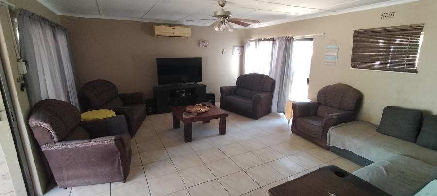 5 Bedroom Property for Sale in Jan Kempdorp Northern Cape